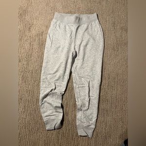NWOT Aritzia TNA airy fleece perfect sweatpants